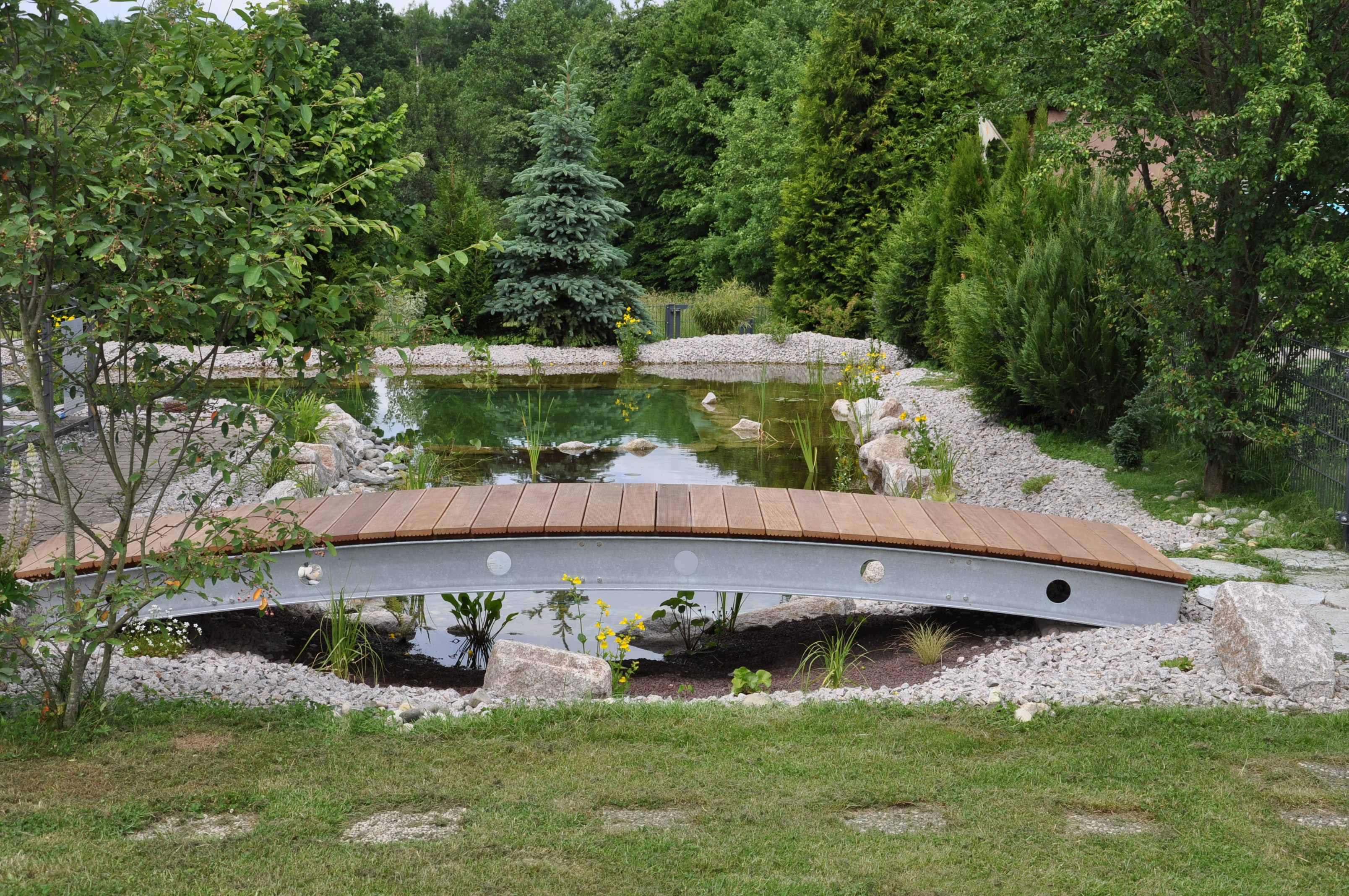 Brücke über Gartenteich Stahlbau Nägele