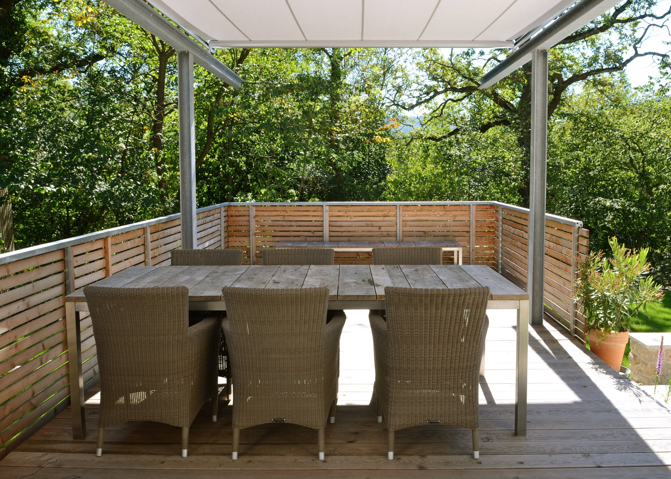 Terrassenüberdachung mit Markise | Stahlbau Nägele