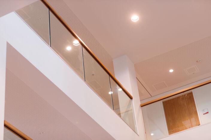 Schlosserarbeiten-Metallbauarbeiten-Geländer-Ganzglasgeländer-Stahlbau-Schlosser- und Metallbauarbeiten