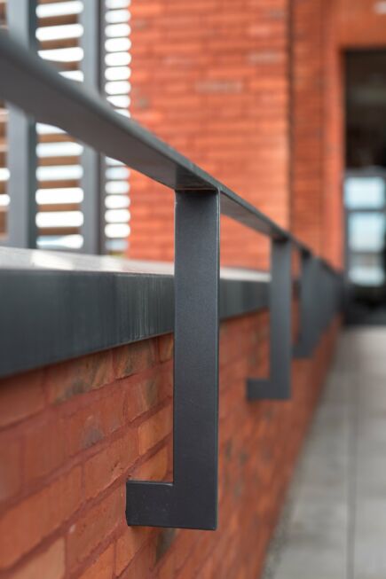 Schlosserarbeiten-Metallbauarbeiten-Balkon-Geländer-Schlosser- und Metallbauarbeiten-Stahlbau