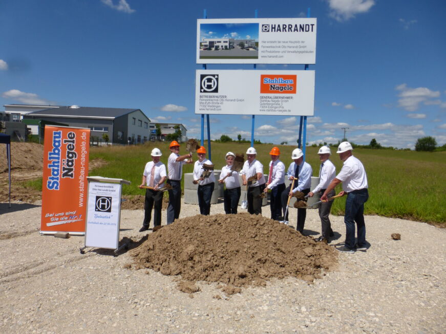 SF-Bau-Spatenstich Neubau Fertigungs- und Montagehalle-Schlüsselfertigbau