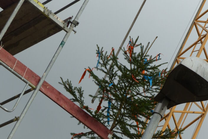 SF-Bau-Richtbaum-Richtfest in Donzdorf-Neubeu Verwaltungsgebäude