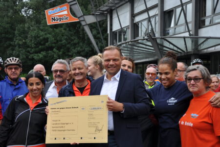 Tour de Kreisle-Spende Stahlbau Nägele-Scheckübergabe
