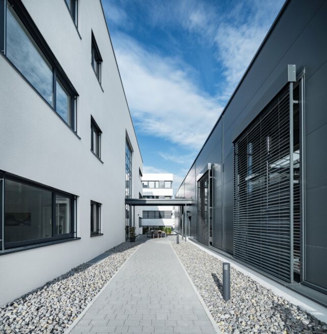 SF-Bau-Industriebau-Stahlbau-Neubau Büro mit Halle-Schlüsselfertigbau