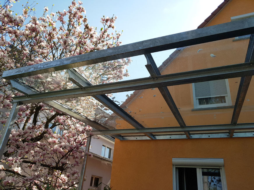 Schlosserarvbeiten-Metallbauarbeiten-Balkonüberdachung-Terrassenüberdachung-Stahlbau-Überdachung-Schlosser-und Metallbauarbeiten