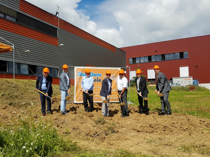 SF-Bau-Spatenstich-Jebenhausen Göppingen-Erwiterung best. Halle mit Büro-Stahlbau-Schlüsselfertigbau