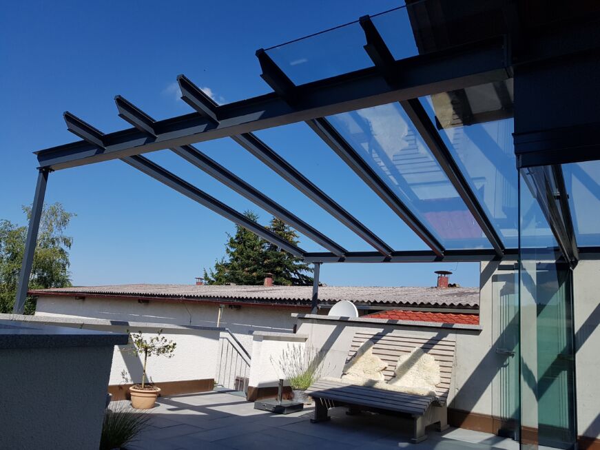 Schlosserarbeiten-Metallbauarbeiten-Terrassenüberdachung-Pergola-Stahlbau-Schlosser- und Metallbauarbeiten