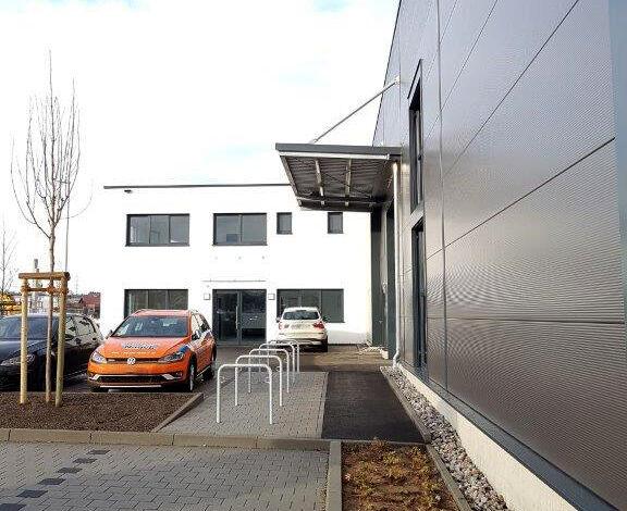 SF-Bau-Abnahme und Urkundenübergabe-Neubau Halle mit Büro-Kirchheim-Stahlbau-Schlüsselfertigbau