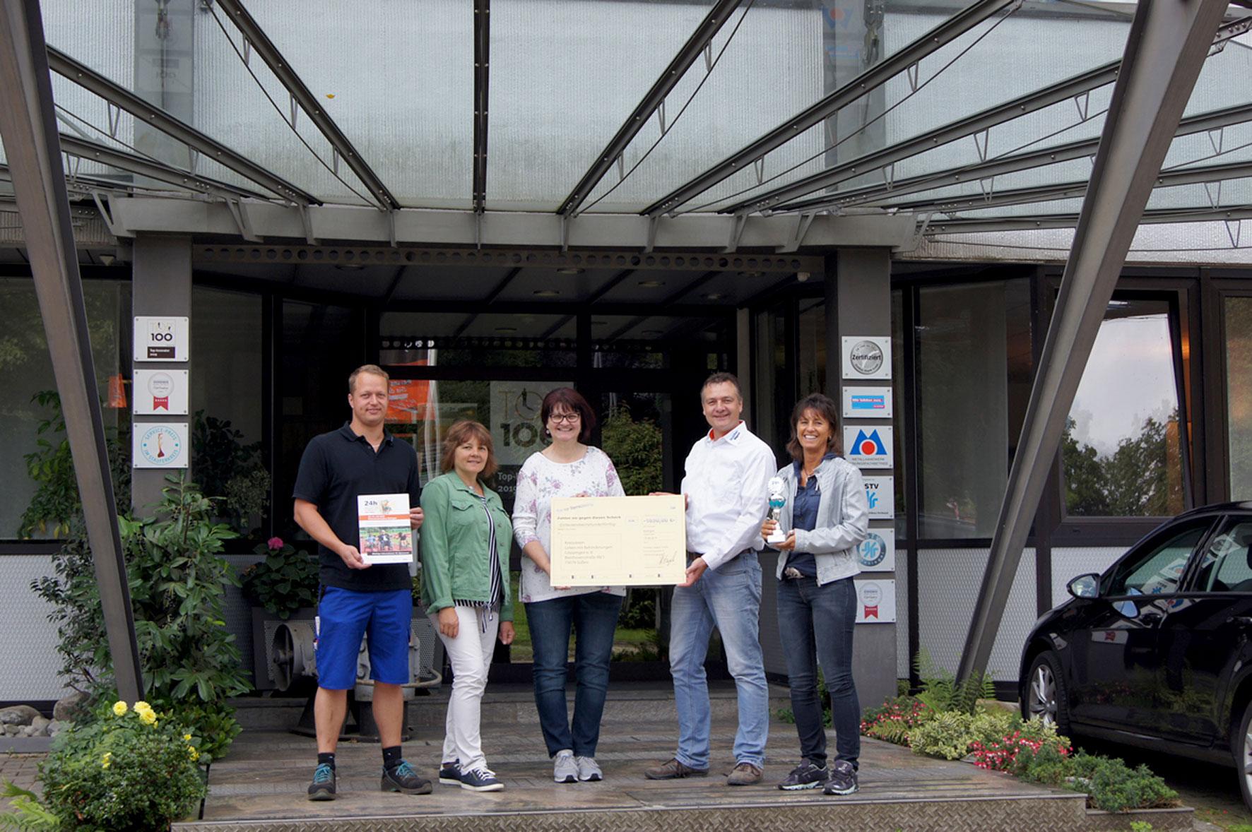 NWZ Pressemitteilung.Kreisverein Leben mit Behinderung-24 Std. Rollirennen-Scheckübergabe Stahlbau Nägele