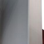 Detailaufnahme einer Stahlstütze mit F30 Brandschutzbeschichtung und charakteristischer Struktur