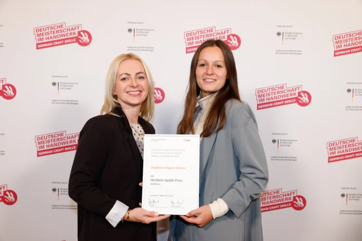 Preisträgerin des Heribert Späth Preises 2025 mit Urkunde bei der Deutschen Meisterschaft im Handwerk.