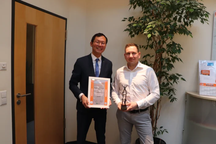 Nachunternehmer des Jahres 2025 Übergabe an Glasbau Wiedemann bei Stahlbau Nägele in Eislingen